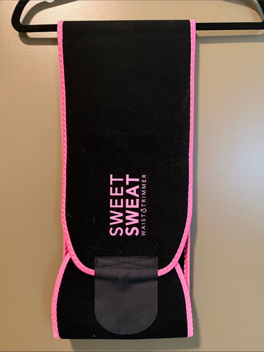 Sweet Sweat Women’s Waist Trimmer — Black with Pink Trim Size Large